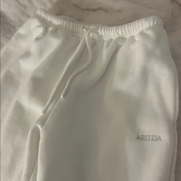 Aritzia Cozy Sweatfleece Mega Flutter Sweatpant - Picture 2 of 3